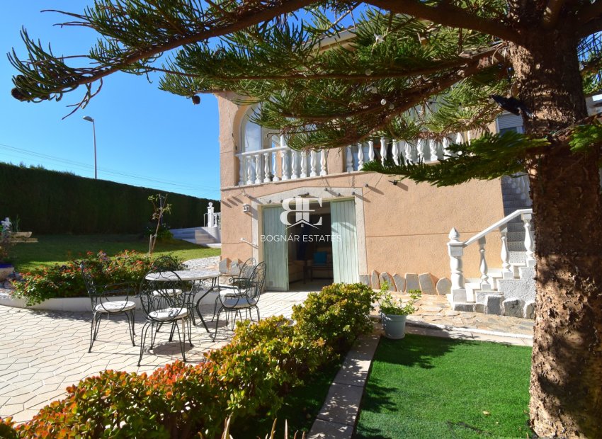 Resale - Villa -
Orihuela Costa - Los Balcones