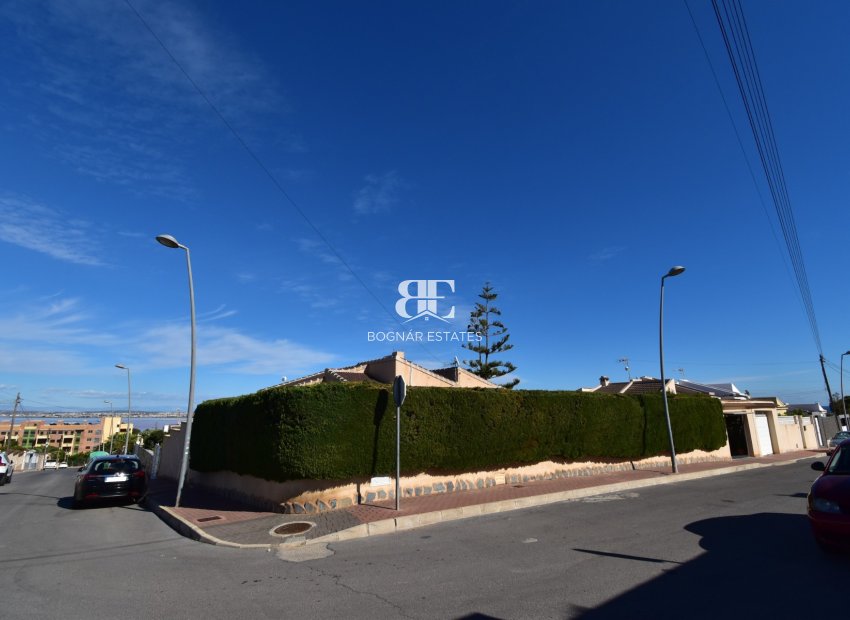 Resale - Villa -
Orihuela Costa - Los Balcones