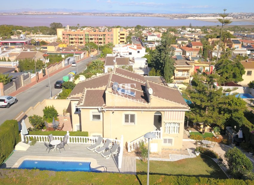 Resale - Villa -
Orihuela Costa - Los Balcones