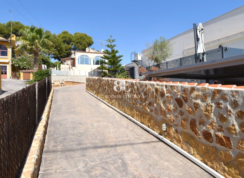 Resale - Villa -
Orihuela Costa - Los Balcones