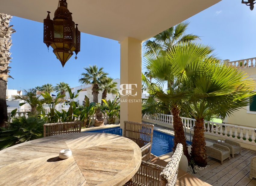 Resale - Villa -
Orihuela Costa - Los Dolses