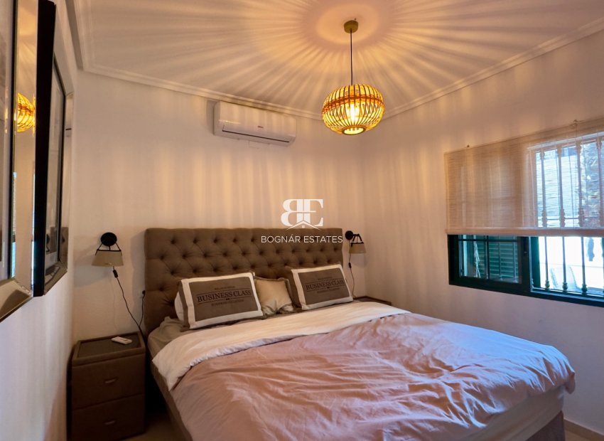 Resale - Villa -
Orihuela Costa - Los Dolses