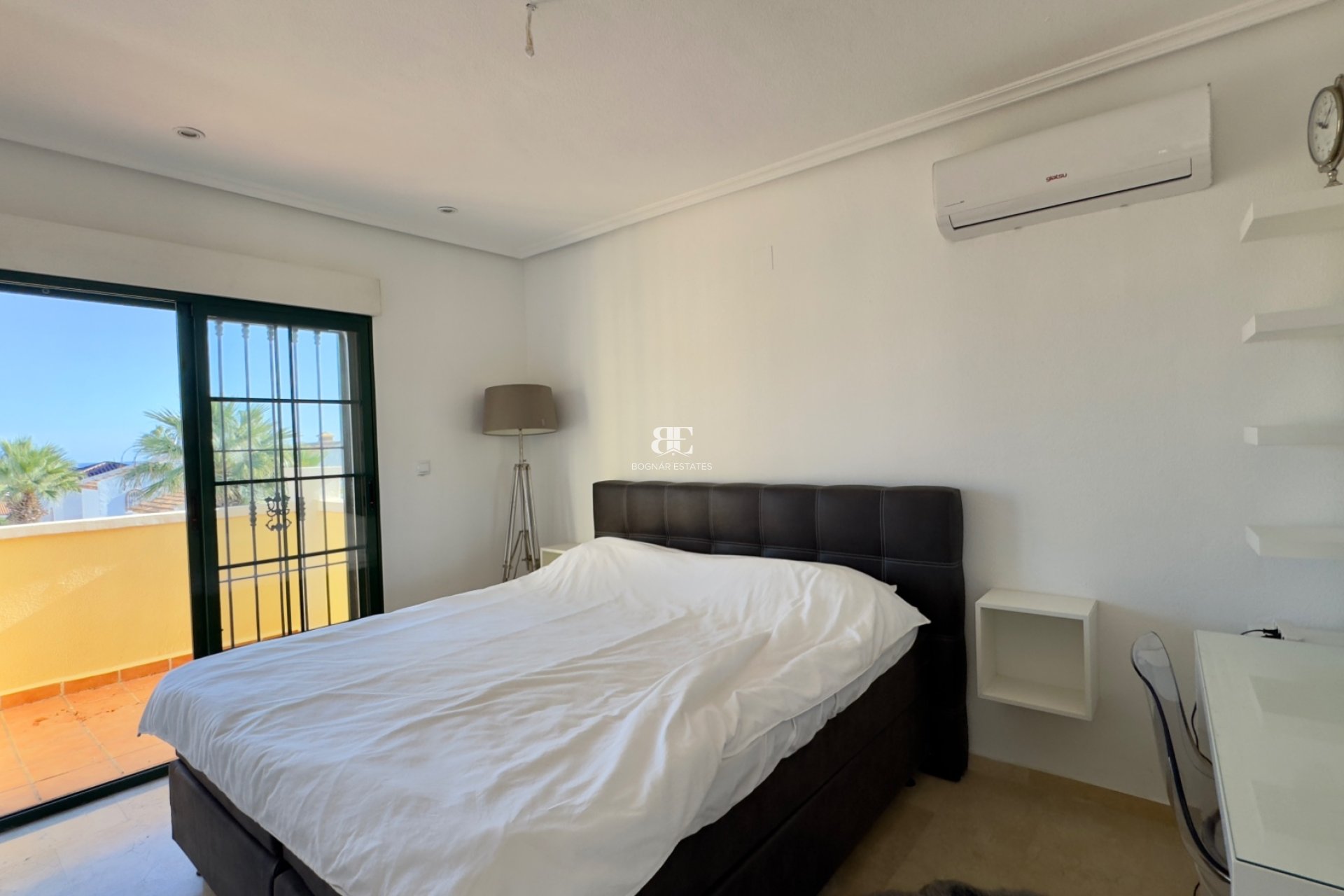 Resale - Villa -
Orihuela Costa - Los Dolses