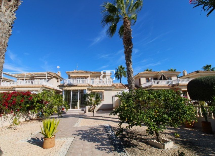 Resale - Villa -
Orihuela Costa - Los Dolses