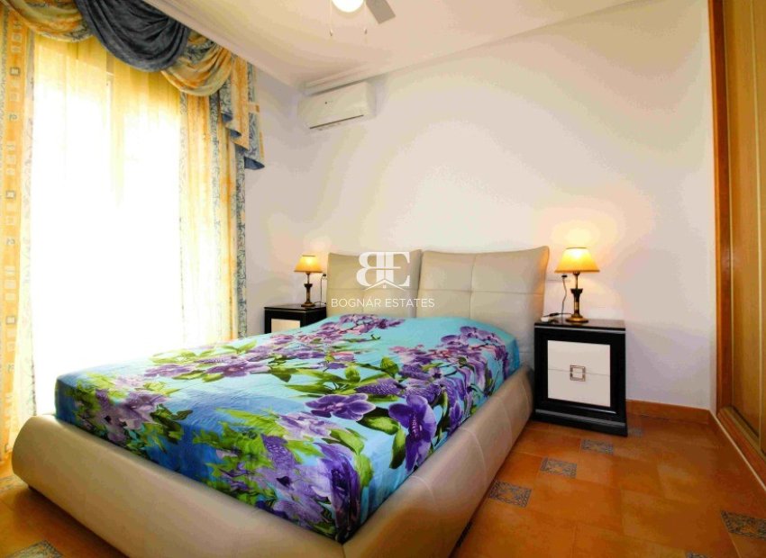 Resale - Villa -
Orihuela Costa - Los Dolses