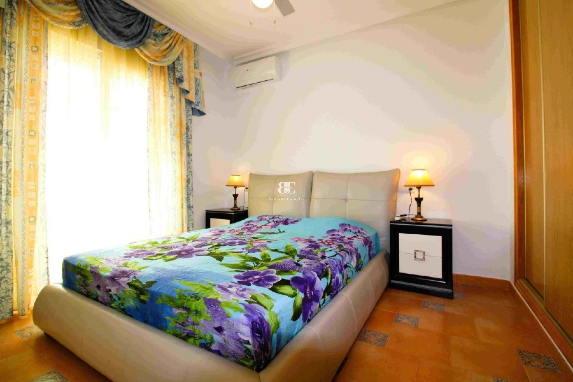 Resale - Villa -
Orihuela Costa - Los Dolses