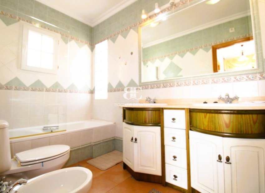 Resale - Villa -
Orihuela Costa - Los Dolses