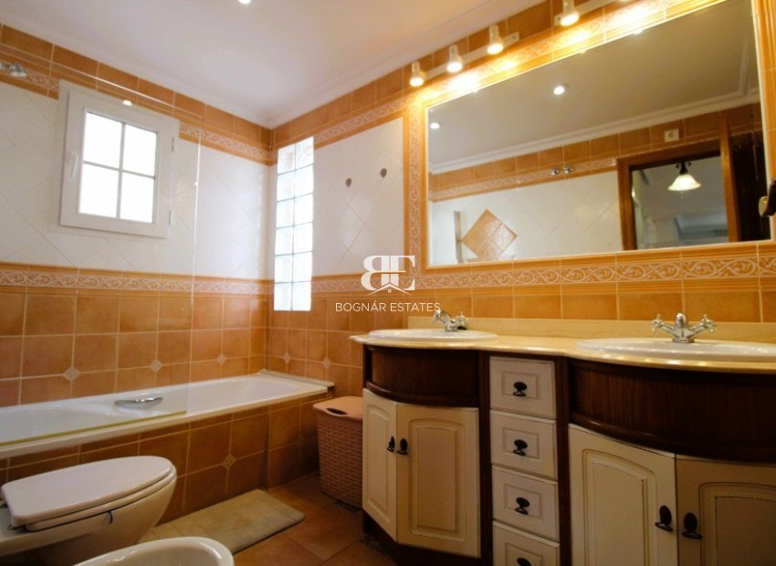 Resale - Villa -
Orihuela Costa - Los Dolses