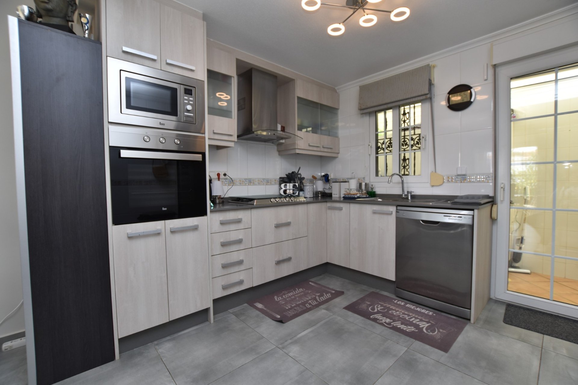 Resale - Villa -
Orihuela Costa - Los Dolses