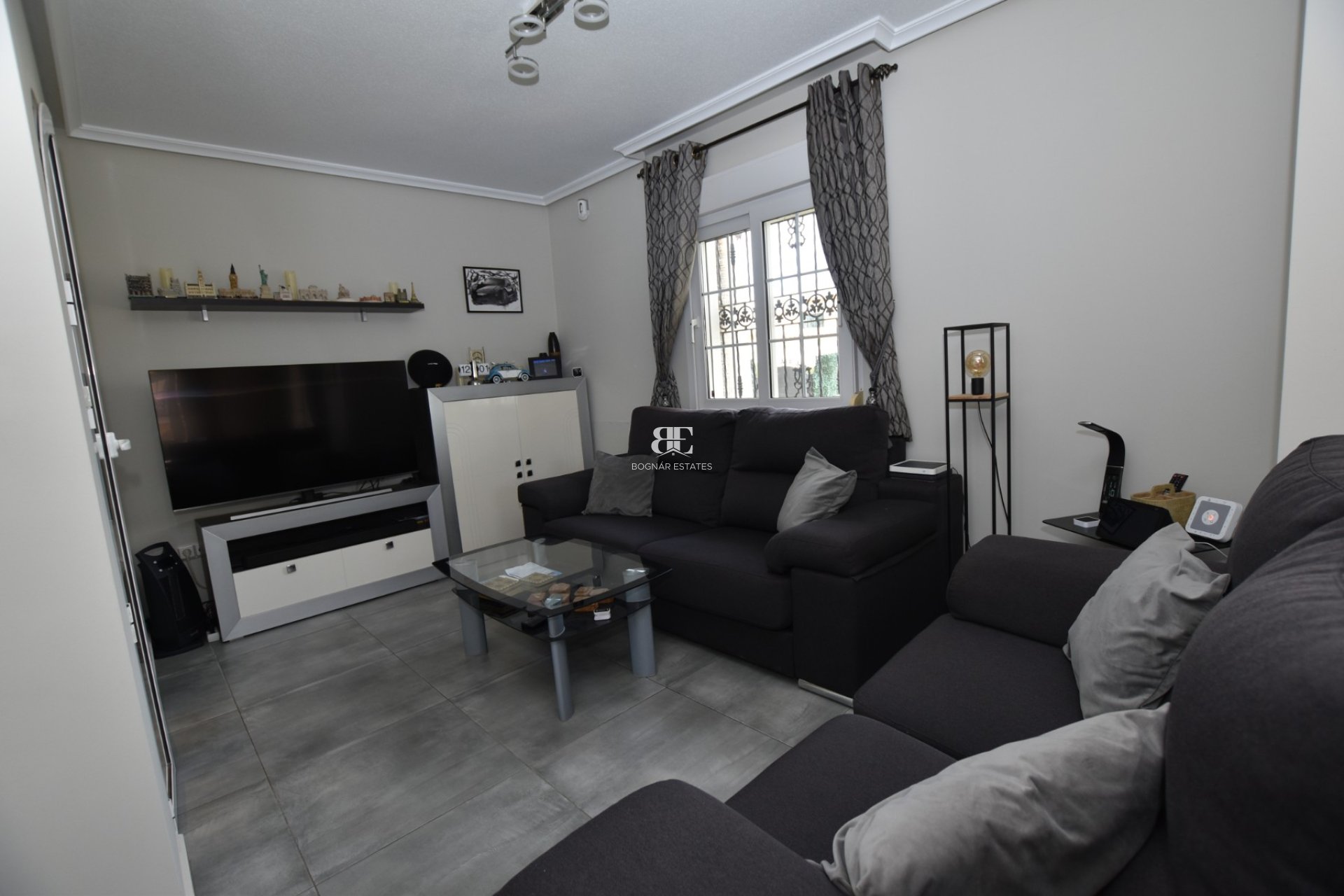 Resale - Villa -
Orihuela Costa - Los Dolses