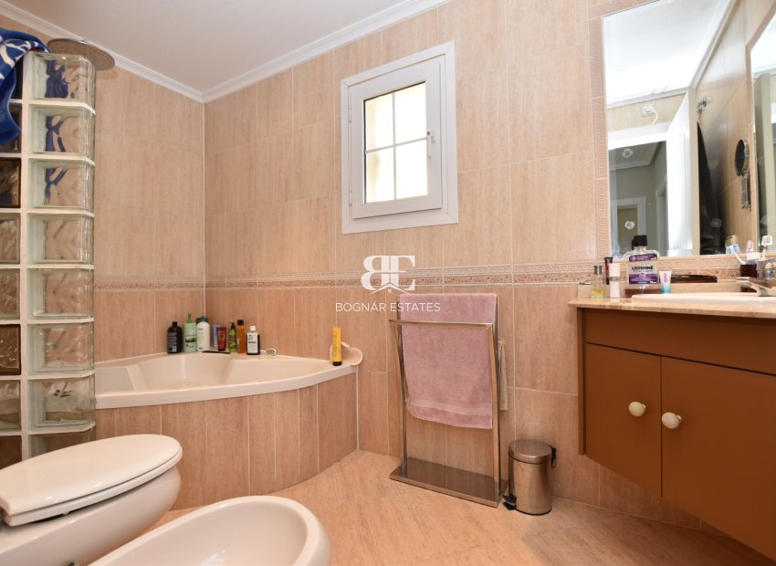 Resale - Villa -
Orihuela Costa - Los Dolses