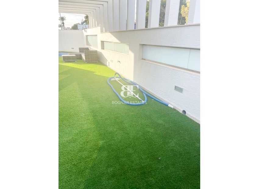 Resale - Villa -
Orihuela Costa - Mil Palmeras