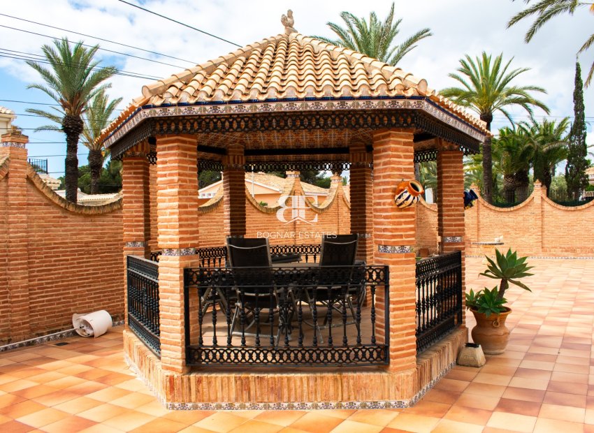 Resale - Villa -
Orihuela Costa - MUY CERCA DE LA PLAYA