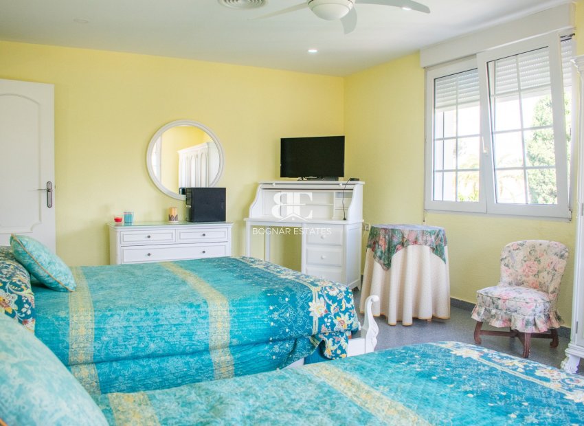 Resale - Villa -
Orihuela Costa - MUY CERCA DE LA PLAYA