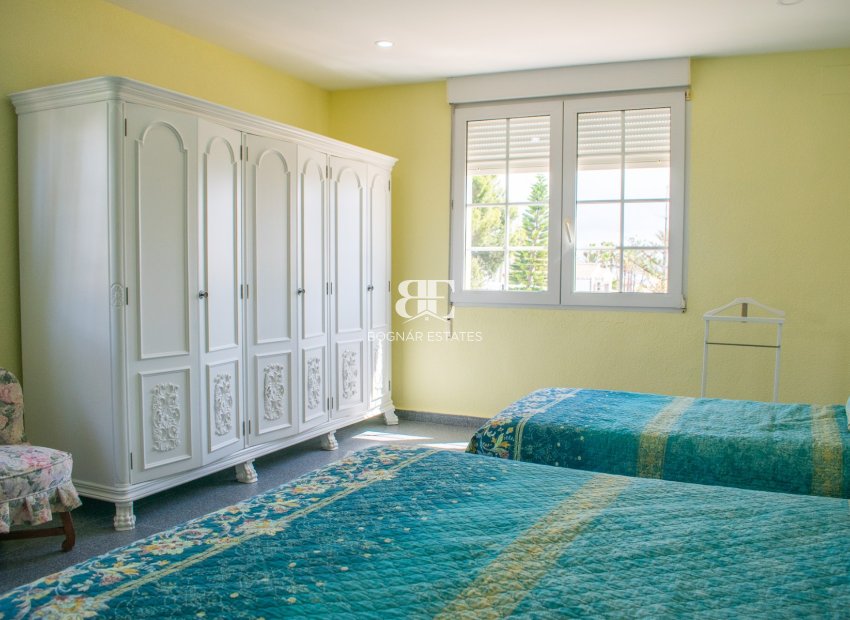 Resale - Villa -
Orihuela Costa - MUY CERCA DE LA PLAYA