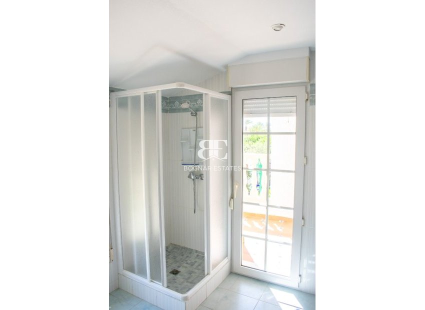 Resale - Villa -
Orihuela Costa - MUY CERCA DE LA PLAYA