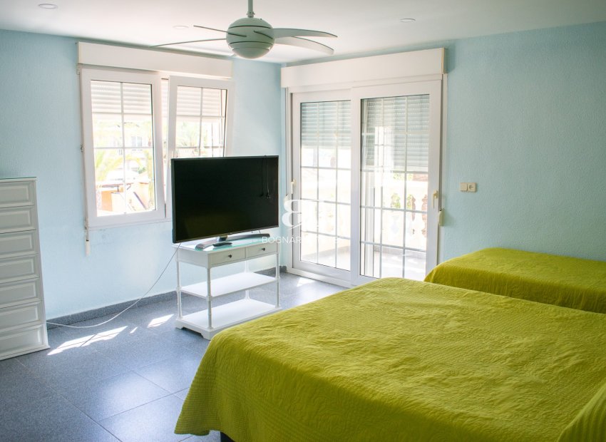 Resale - Villa -
Orihuela Costa - MUY CERCA DE LA PLAYA