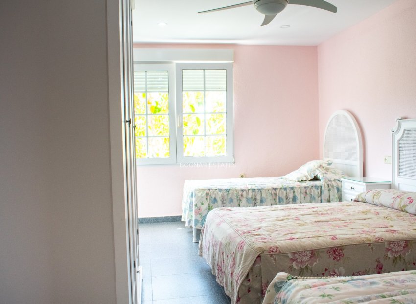 Resale - Villa -
Orihuela Costa - MUY CERCA DE LA PLAYA