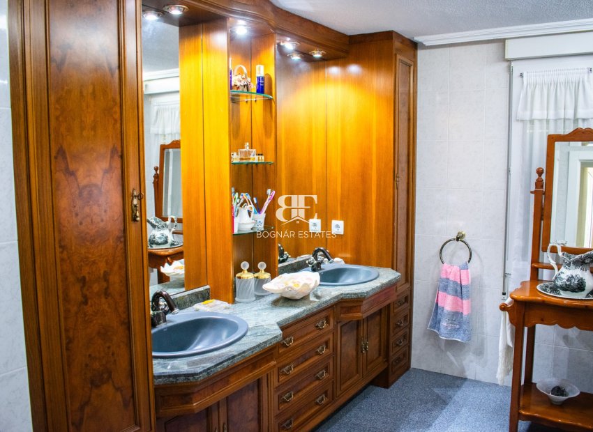 Resale - Villa -
Orihuela Costa - MUY CERCA DE LA PLAYA