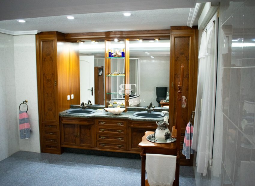 Resale - Villa -
Orihuela Costa - MUY CERCA DE LA PLAYA