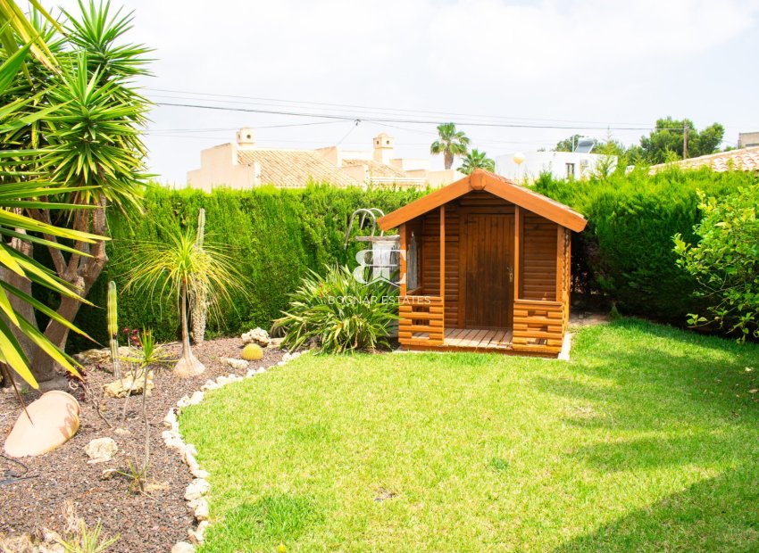 Resale - Villa -
Orihuela Costa - MUY CERCA DE LA PLAYA