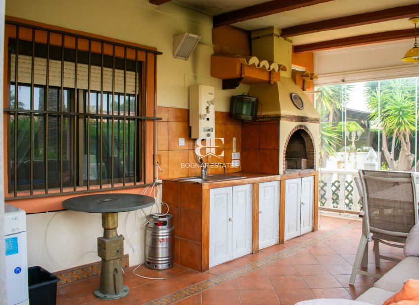 Resale - Villa -
Orihuela Costa - MUY CERCA DE LA PLAYA