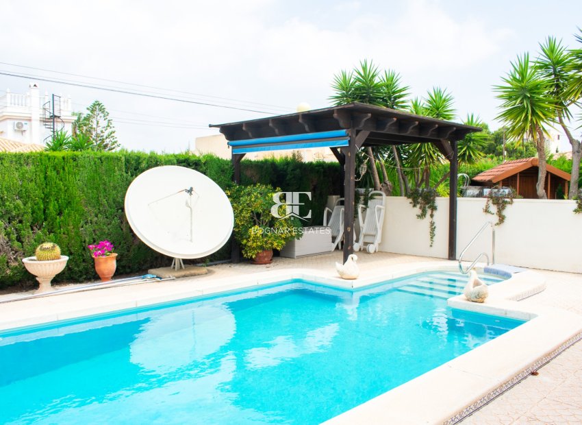 Resale - Villa -
Orihuela Costa - MUY CERCA DE LA PLAYA