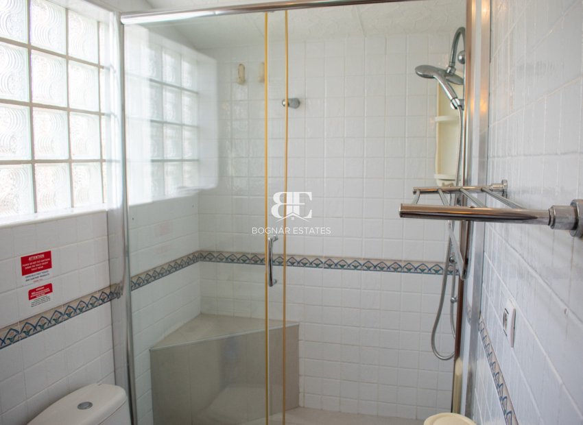 Resale - Villa -
Orihuela Costa - MUY CERCA DE LA PLAYA