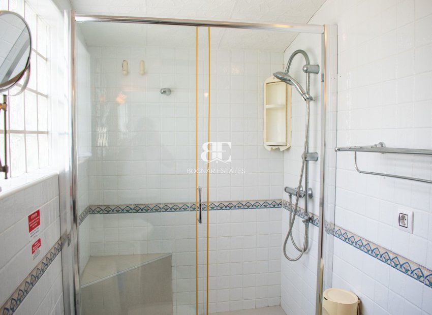 Resale - Villa -
Orihuela Costa - MUY CERCA DE LA PLAYA