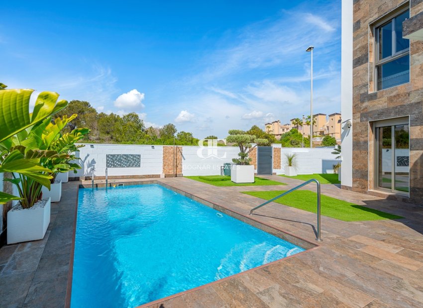 Resale - Villa -
Orihuela Costa - Pau 8*