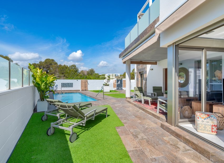 Resale - Villa -
Orihuela Costa - Pau 8*