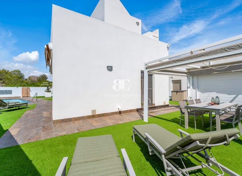 Resale - Villa -
Orihuela Costa - Pau 8*