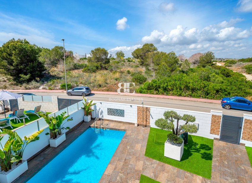 Resale - Villa -
Orihuela Costa - Pau 8*