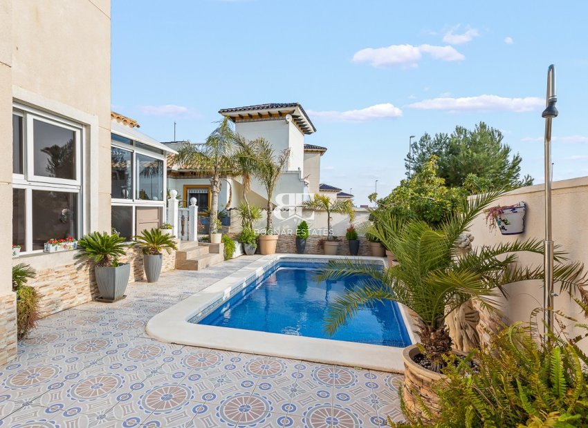 Resale - Villa -
Orihuela Costa - Playa Flamenca