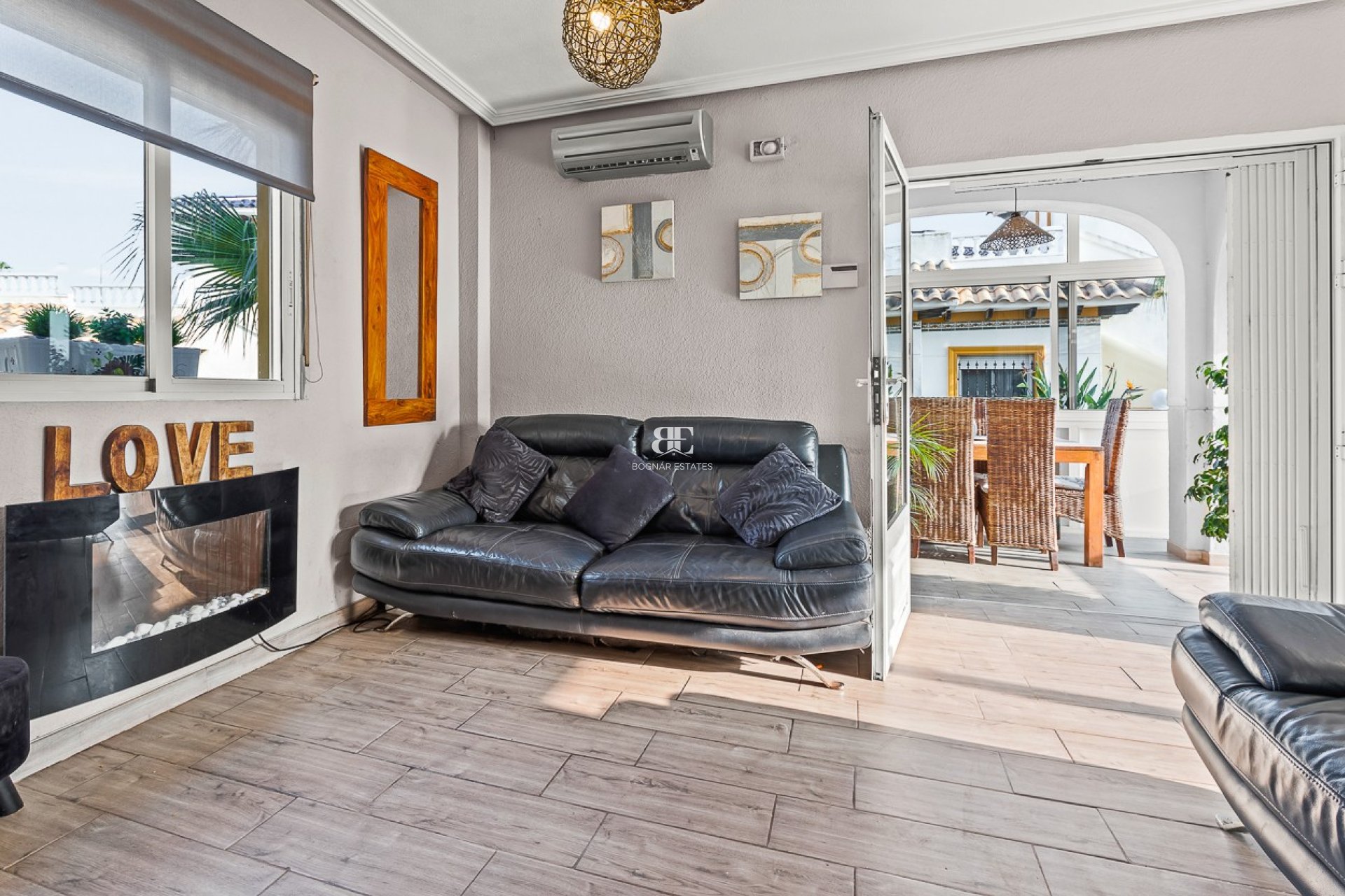 Resale - Villa -
Orihuela Costa - Playa Flamenca