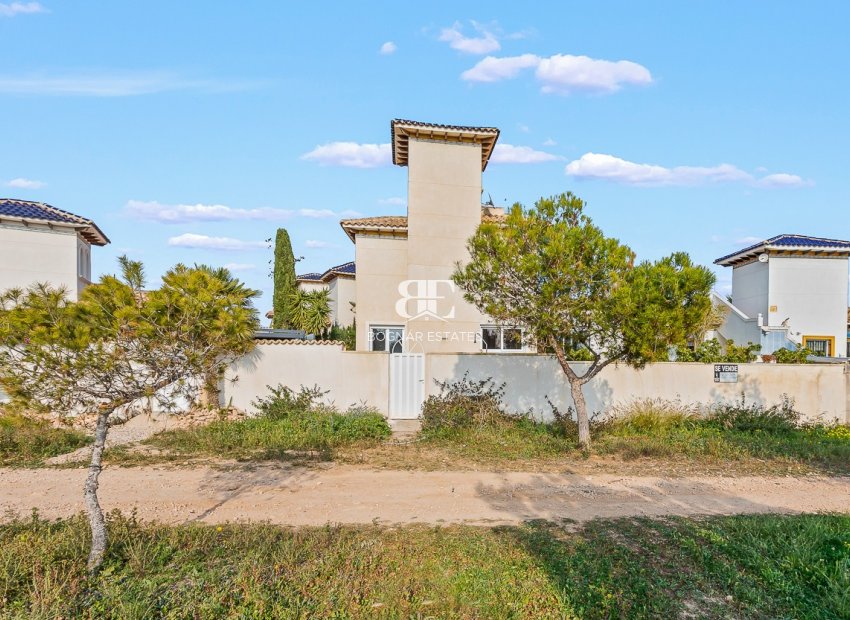 Resale - Villa -
Orihuela Costa - Playa Flamenca