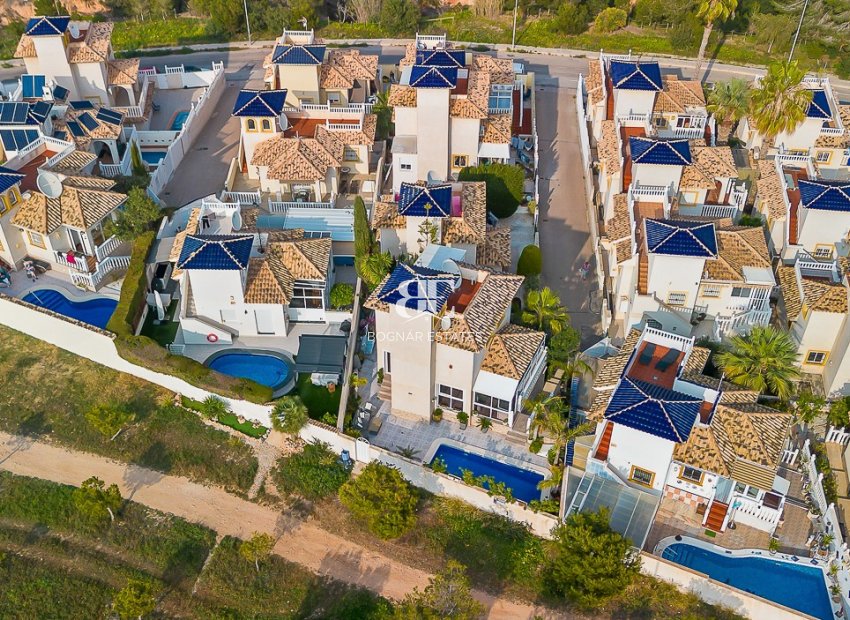 Resale - Villa -
Orihuela Costa - Playa Flamenca