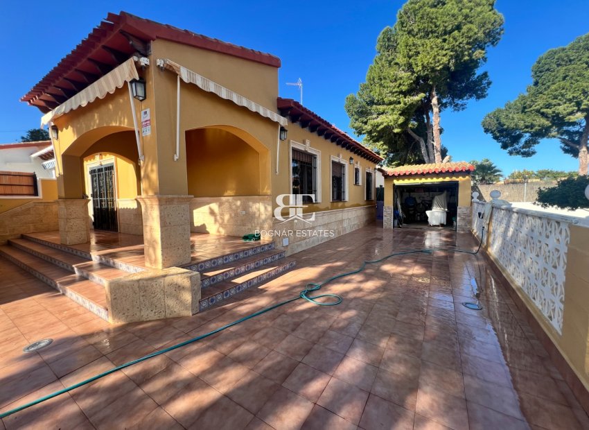 Resale - Villa -
Orihuela Costa - Punta Prima