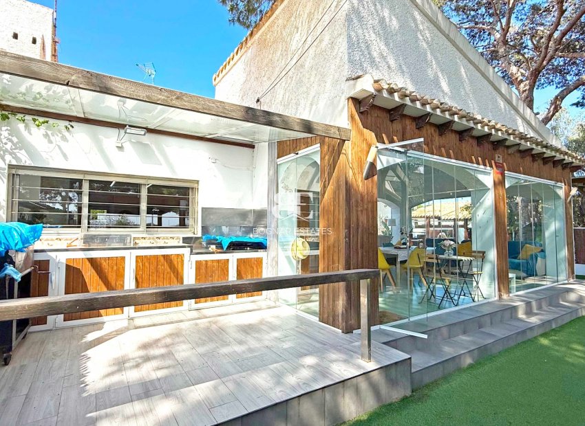 Resale - Villa -
Orihuela Costa - Punta Prima