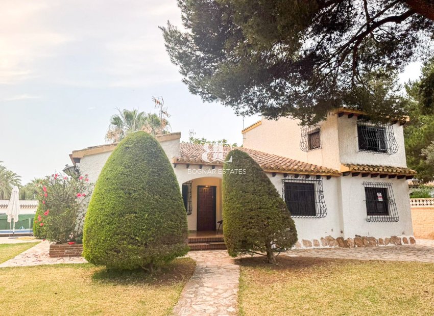 Resale - Villa -
Orihuela Costa - Punta Prima