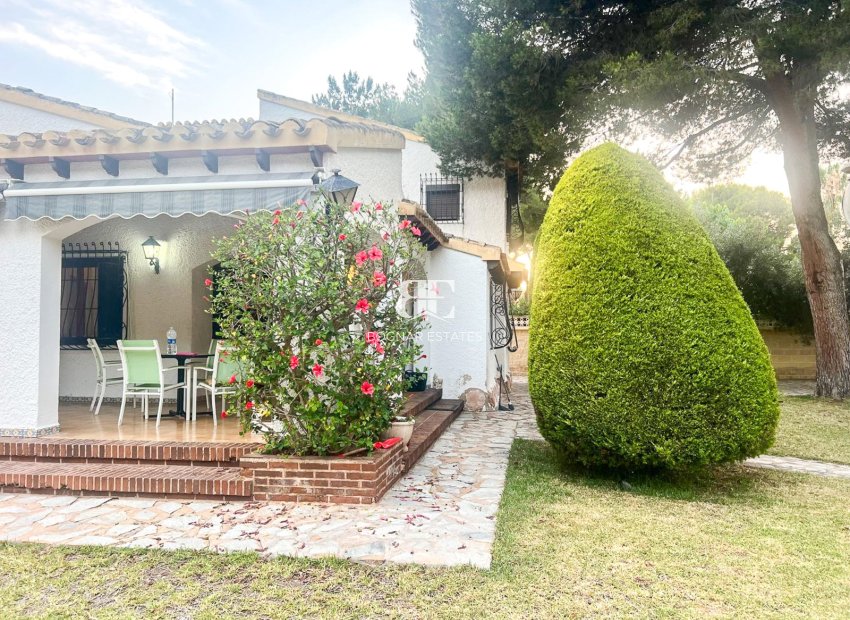 Resale - Villa -
Orihuela Costa - Punta Prima