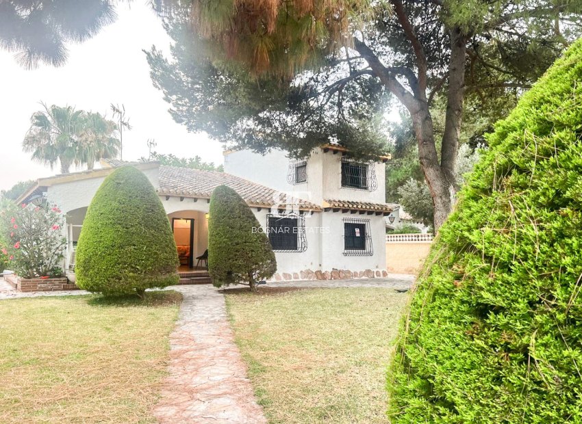 Resale - Villa -
Orihuela Costa - Punta Prima