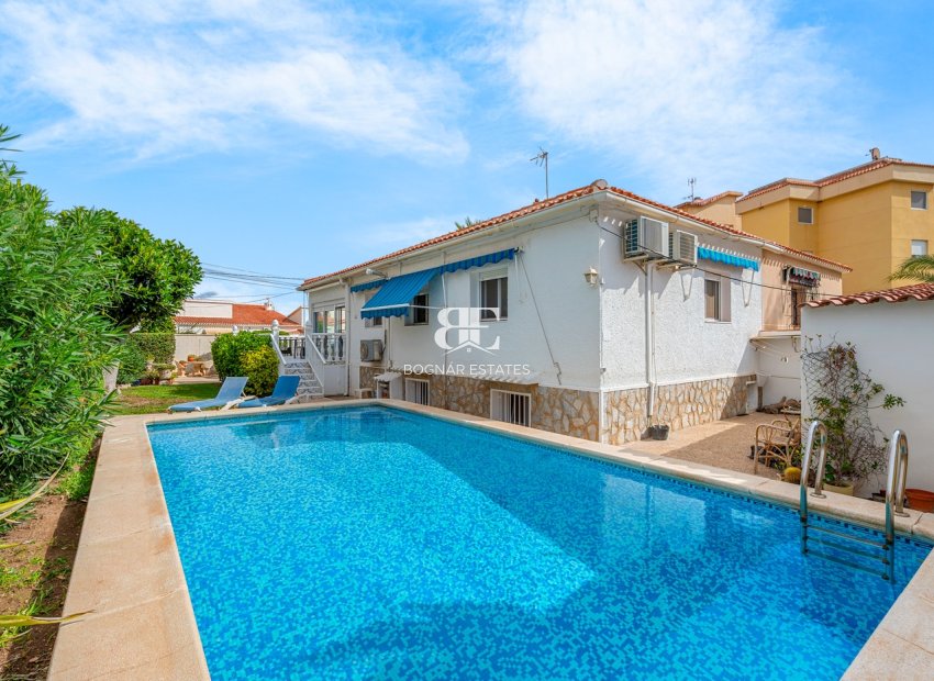 Resale - Villa -
Orihuela Costa - Punta Prima