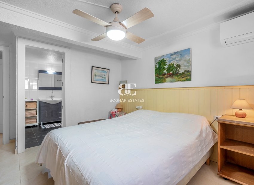 Resale - Villa -
Orihuela Costa - Punta Prima