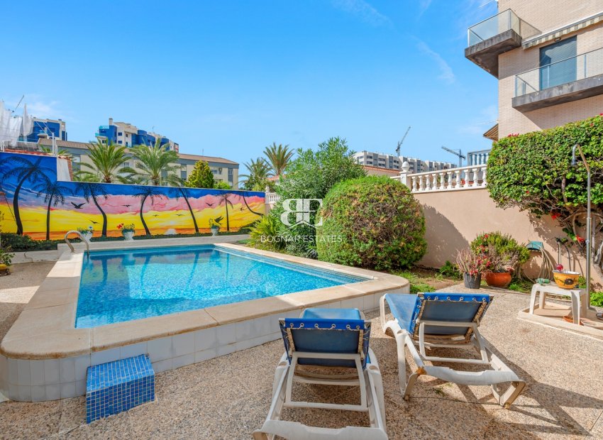 Resale - Villa -
Orihuela Costa - Punta Prima