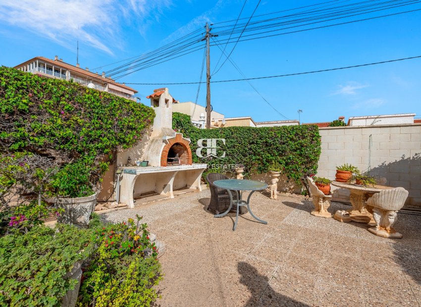 Resale - Villa -
Orihuela Costa - Punta Prima