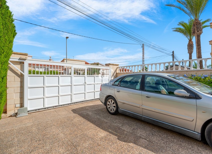 Resale - Villa -
Orihuela Costa - Punta Prima
