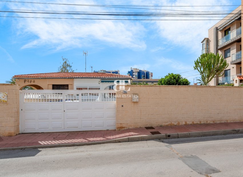 Resale - Villa -
Orihuela Costa - Punta Prima