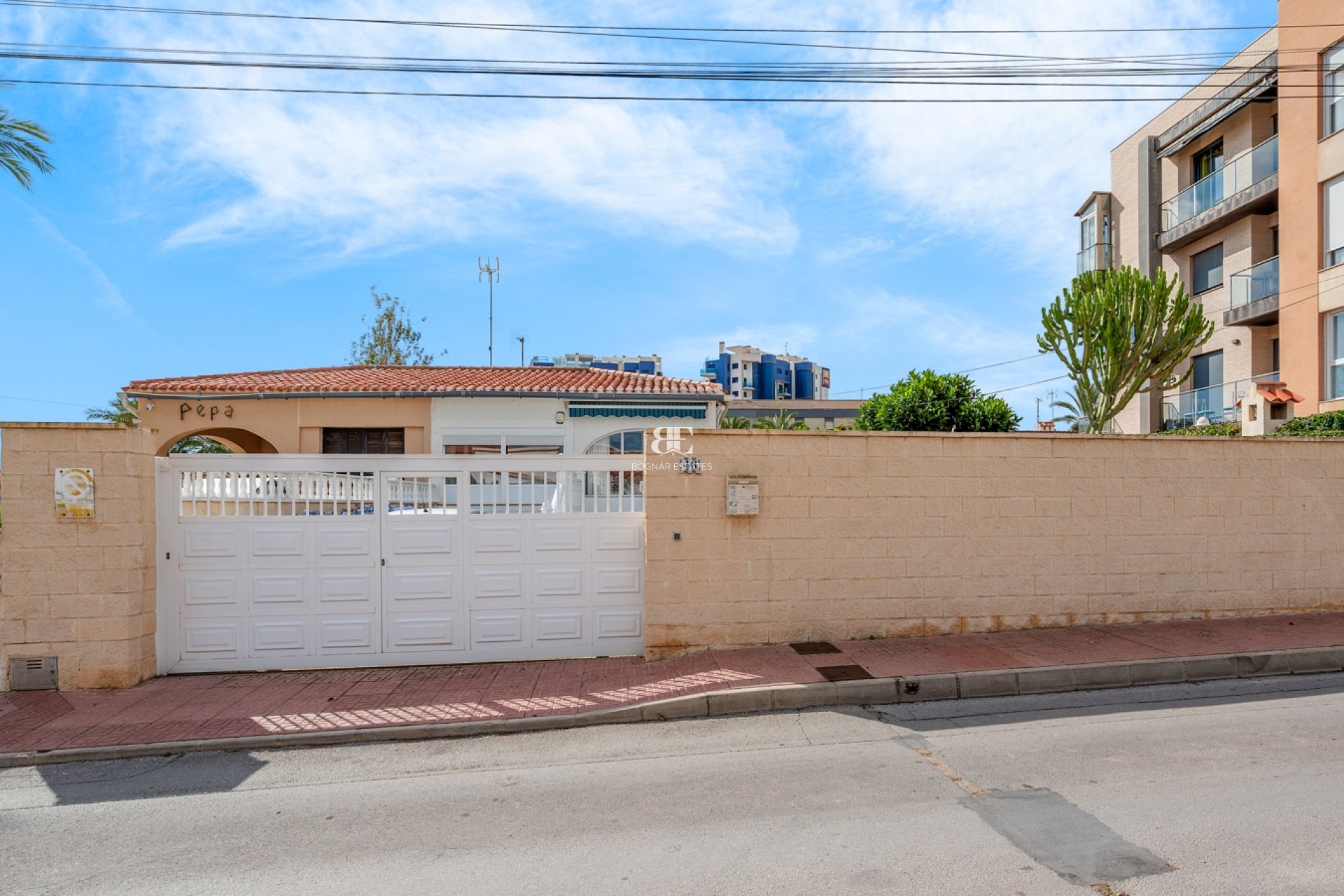 Resale - Villa -
Orihuela Costa - Punta Prima