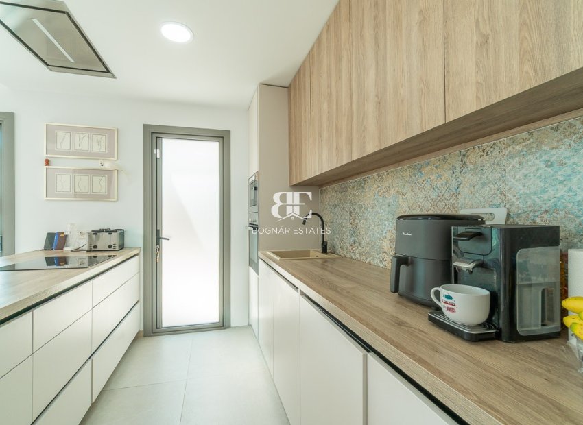 Resale - Villa -
Orihuela Costa - Villamartin Golf